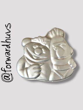 Wilton Vintage 1977 Burt & Ernie Cake Pan